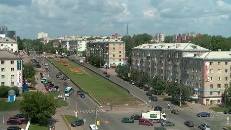 summer-camp-in-Russia-cars-on-the-street-of-Kirov