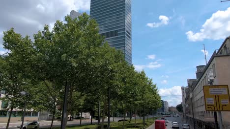 Flying-through-the-streets-of-Frankfurt