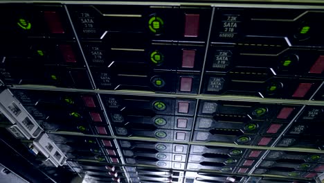 Supercomputadora-para-la-mineria-bitcoin.-4K.