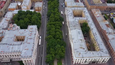 Rusia-verano-día-San-Petersburgo-paisaje-urbano-tráfico-calle-aérea-panorama-4k