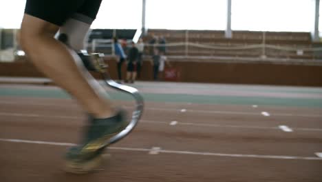 Runner-with-Prosthetic-Leg-Training-on-Track