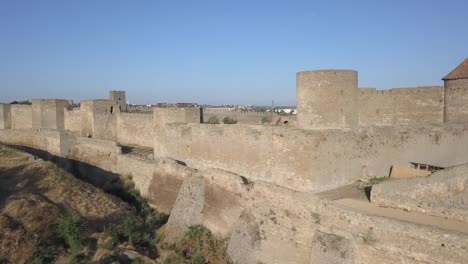 Volar-el-drone-sobre-la-antigua-fortaleza-de-Akkerman-que-está-en-la-orilla-del-estuario-del-Dniéster-en-la-ciudad-de-Bilhorod-Dnistrovskyi