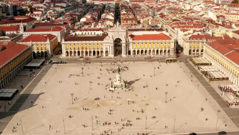 Luftaufnahme-der-berühmten-Praca-do-Comercio