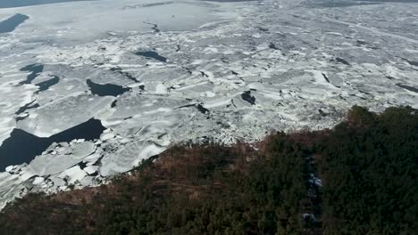 Fotografía-aérea-del-río-Dniéper-a-vista-de-pájaro.