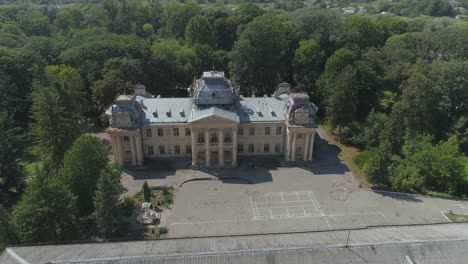 El-palacio-del-conde-Stanislav-Badeni