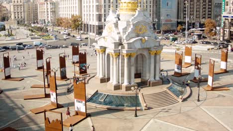 Time-lapse-view-of-Majdan-Nezalezhnosti-on-a-sunny-autumn-day.