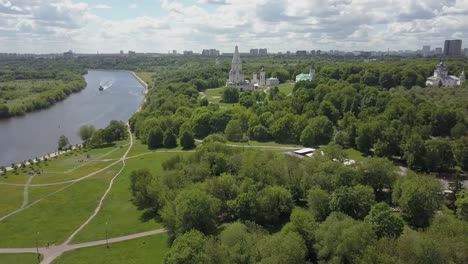 Aerial-view-of-Kolomenskoye-with-Church-of-the-Ascension,-Moscow