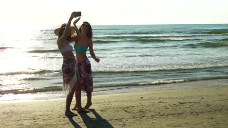 Girl-friends-taking-a-selfie-on-the-beach