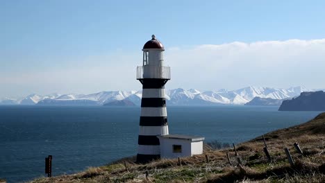 Petropavlovsk-Leuchtturm-auf-der-Küste-des-Pazifischen-Ozeans.-Petropavlovsk-Stadt,-russischen-Fernen-Osten