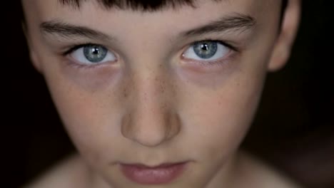 Child-portrait,-boy-looks-at-the-camera