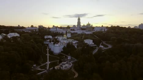 Luftaufnahme-des-Kiewer-Höhlenkloster-Lavra,-Kiew,-Ukraine.