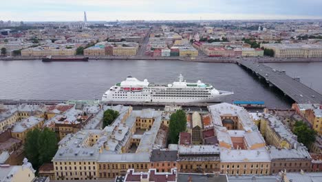 Russland-Sommer-Tag-Sankt-Petersburg-Stadtbild-Newa-Fluss-aerial-Panorama-4k