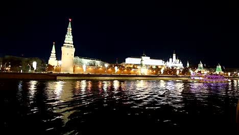 Vista-del-río-Moskva-y-el-Kremlin-(de-noche),-Moscú,-Rusia---la-vista-más-popular-de-Moscú