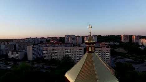 Luftaufnahme-des-errichteten-Kirche-in-Lemberg,-Ukraine.