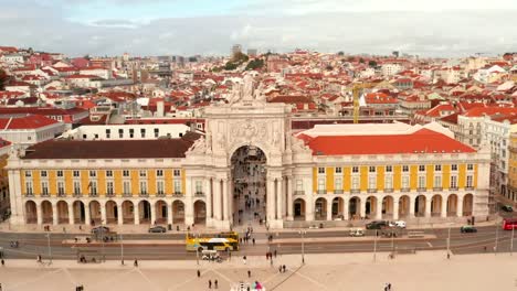 Luftaufnahme-der-berühmten-Praca-do-Comercio