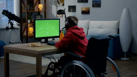 Wheelchaired-boy-using-computer