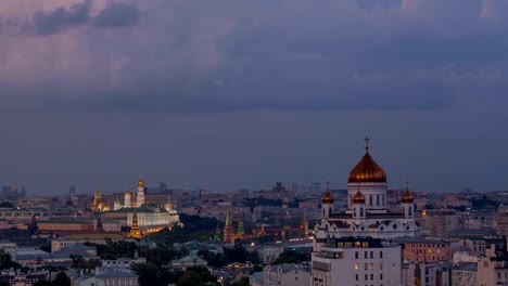 transición-día-a-noche-desde-el-techo-con-vistas-al-centro-de-Moscú