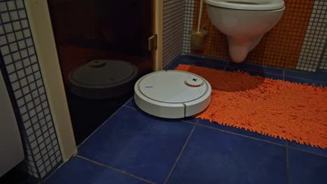 Robot-vacuum-cleaner-cleans-the-bathroom