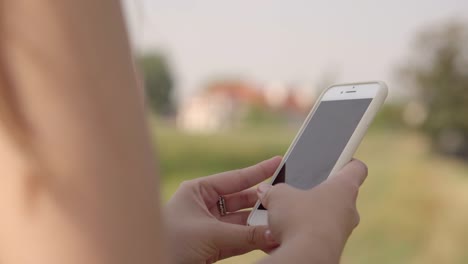 Girl-with-cellphone-outdoor