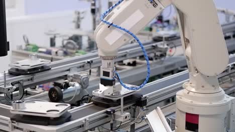 Industry-4.0-smart-factory-concept;-robot-arm-pick-product-from-automated-car-and-place-to-station-to-be-assembly.