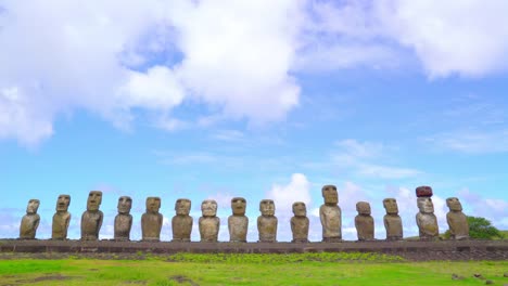 Estatuas-en-la-isla-oriental,-Chile