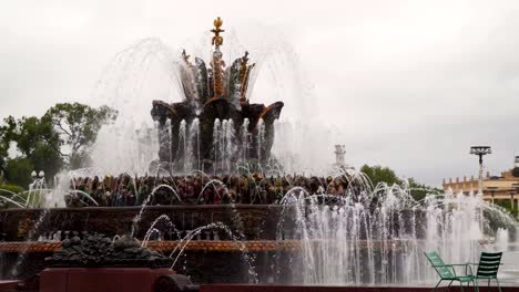 Brunnen-steinerne-Blume-Moskau