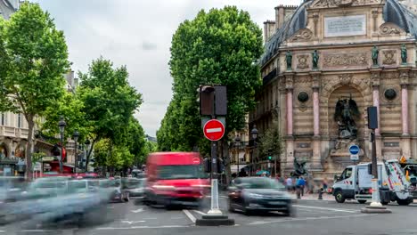 Street-view-of-Place-Saint-Michel-with-ancient-fountain-timelapse,-Paris