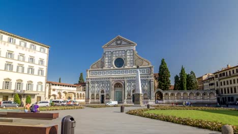 Basilika-von-Santa-Maria-Novella,-in-der-gleichnamigen-Platz-Timelapse-Hyperlapse-in-Florenz