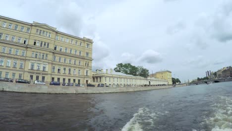 Kreuzung-Kanäle-in-St.-Petersburg