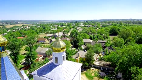 Iglesia-ortodoxa-vista-desde-el-aire-de-Ucrania