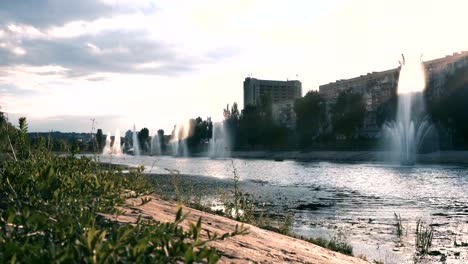 Kiev,-Ukraine.-fountains-on-the-Bank-of-the-river