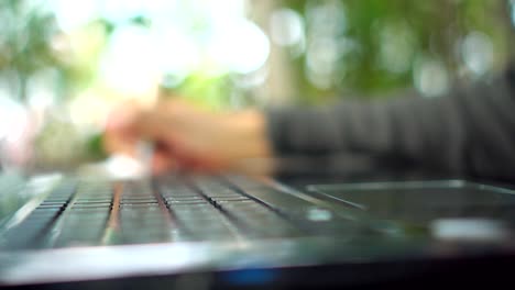 Woman-hand-using-laptop.