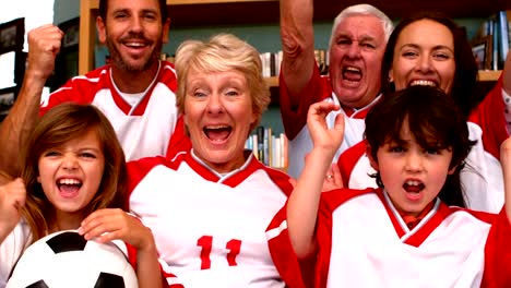 Familia-viendo-un-un-partido-de-fútbol