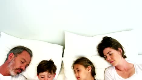 Family-sleeping-in-bedroom