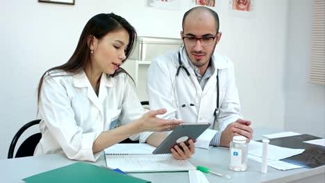 Pretty-young-nurse-showing-something-on-the-tablet-to-her-male-colleague