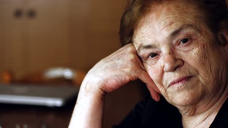 Closeup-Portrait-Of-An-Old-thoughtful-Woman-At-Home