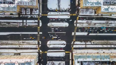 Winter-Sonnenuntergang-moshaie-Stadtbild-Verkehrsstraßen-in-der-Luft-nach-unten-Blick-4k-Zeitraffer-Russia