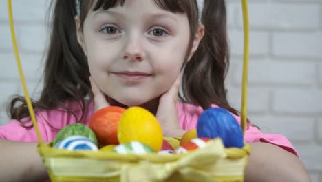 Niños-divertidos-en-Pascua.