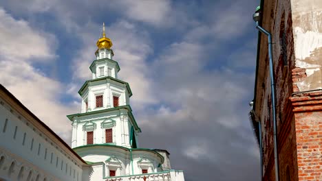 Auferstehungskloster-gegen-den-Himmel-ist-ein-großes-Kloster-der-Russisch-Orthodoxen-Kirche-in-der-Region-Moskau,-Russland