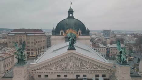 Ciudad-aérea-de-Lviv,-Ucrania.-Ciudad-Europea.-Zonas-populares-de-la-ciudad.-Lviv-opera