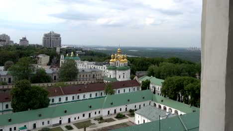 Vista-de-la-iglesia-de-todos-los-Santos-en-Kiev-Pechersk-Lavra