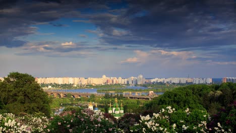 Blooming-lilacs-in-the-botanical-garden.-Kiev.-Timelapse.