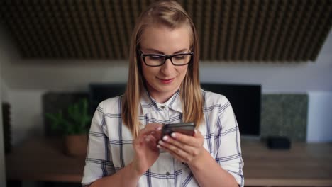 Businesswoman-Using-Mobile-Phone-In-Office