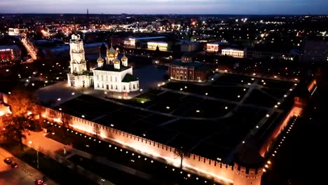 Vista-nocturna-del-Kremlin-en-Tula