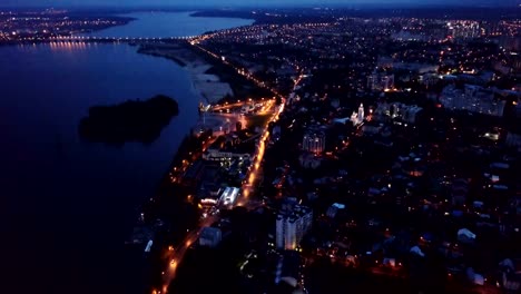 Russische-Stadt-Woronesch-mit-Blick-auf-den-Fluss-Woronesch-bei-Nacht