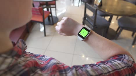 Smart-watch-with-green-screen.-Person-uses-electronic-device-on-the-hand.-New-technologies