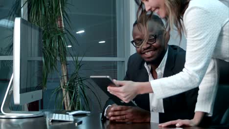 Afro-american-boss-satisfied-with-the-job-of-his-asian-colleague