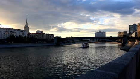 Moscow-river-at-sunset