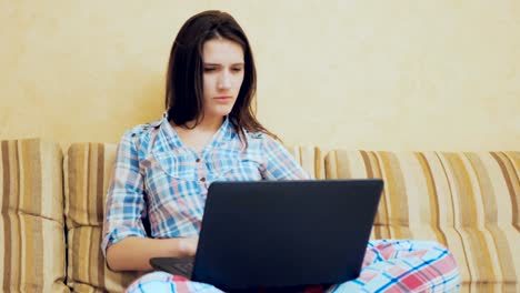 Young-girl-ends-her-work-on-laptop