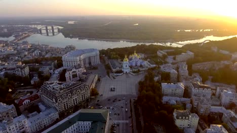 Zentraler-Bestandteil-der-ukrainischen-Hauptstadt-mit-vielen-historischen-Gebäuden-und-Srteets.